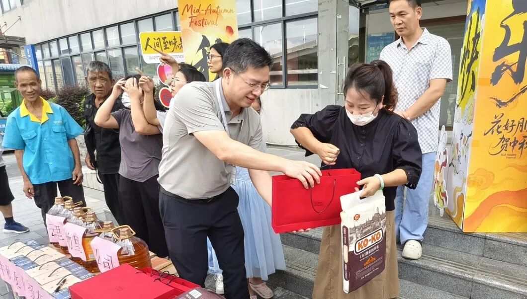 云里物里公益活动.jpg